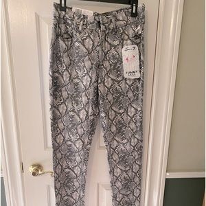 Women’s Jeans, brand Seven 7. In a gray digital print.